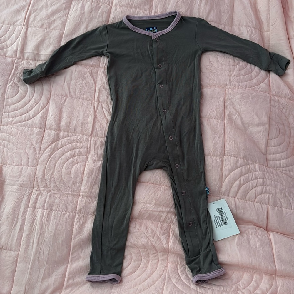 Kicker Pants. 9-12 Month. Grey. NWT. Poodle On Rear.